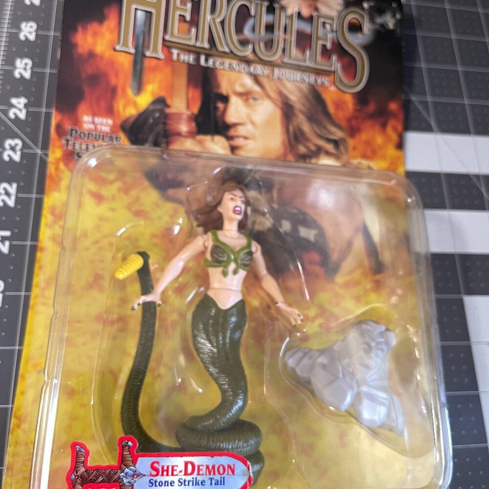 Hercules The Legendary Journeys SHE-DEMON Stone Strike Tail New - Casing Damaged